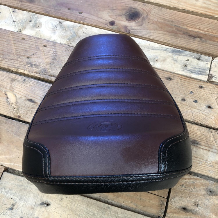 Indian Scout Bobber rider's solo seat - black & brown vinyl